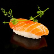 Суши с лососем Фото