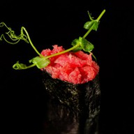 Гункан с тунцом Фото