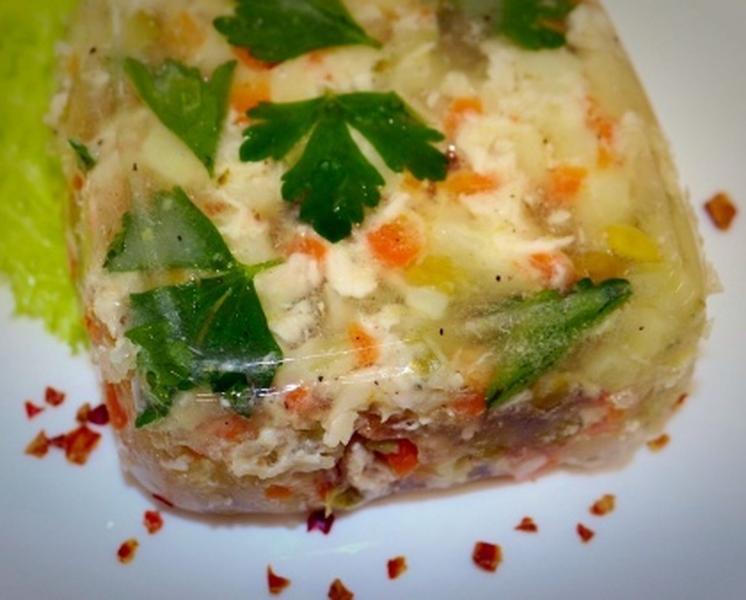 Желейный салат с яйцами и овощами рецепт с фото