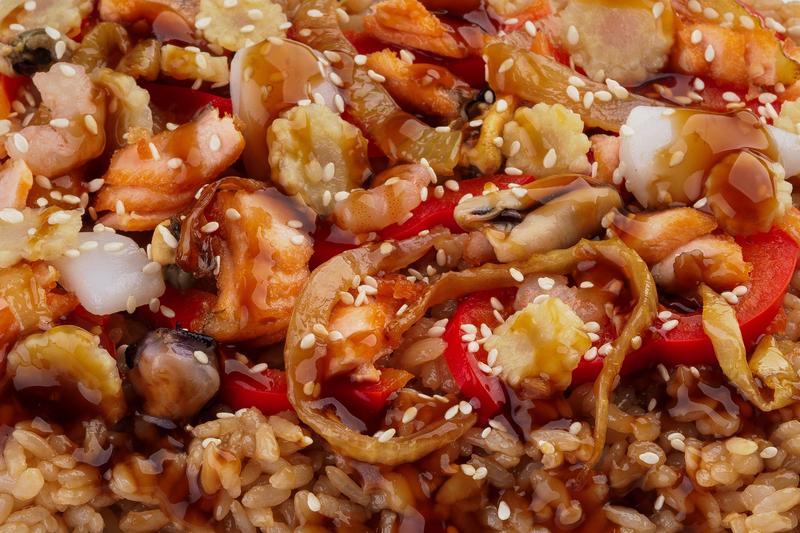 Рис с морепродуктами рецепт с соевым соусом на сковороде рецепт с фото пошагово